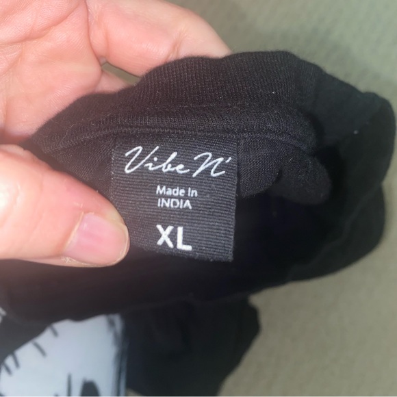 “Chillin” Crop Top T Shirt - Picture 4 of 4